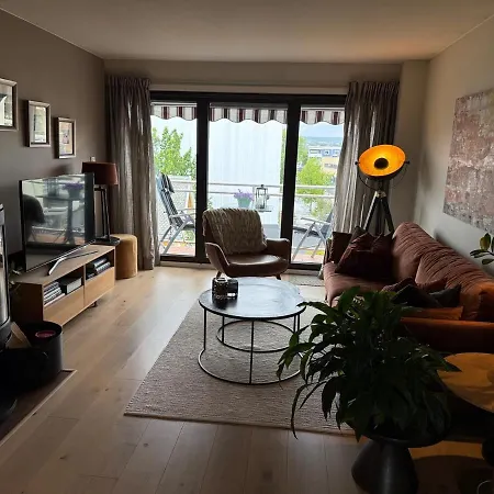 Apartment Nyrenovert Toppleilighet Midt I Sentrum, Naer Kollektivterminal *