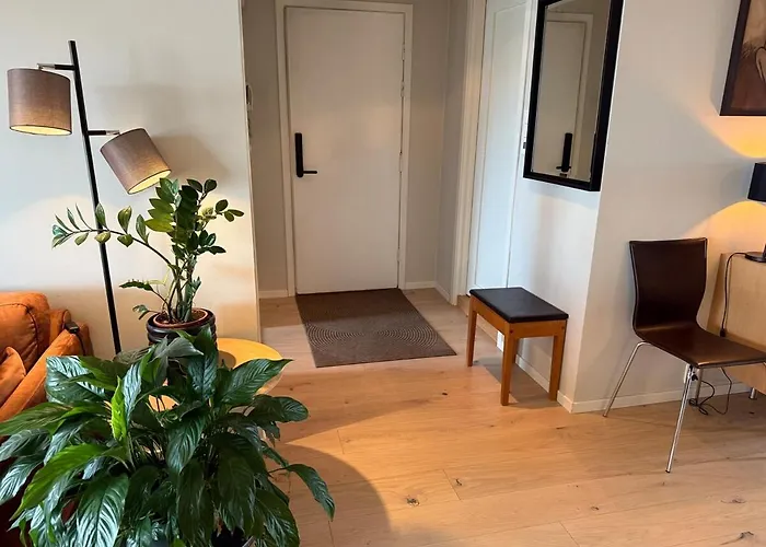 Nyrenovert Toppleilighet Midt I Sentrum, Naer Kollektivterminal *